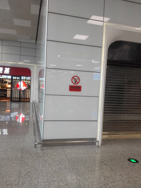 建筑、家具和家電鋼化玻璃油墨在室內(nèi)隔斷上的運用